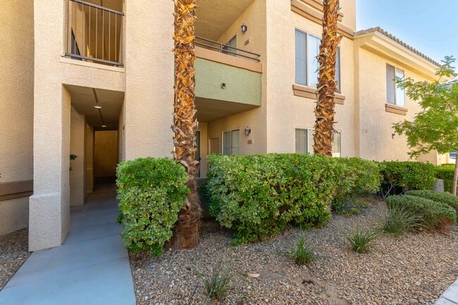 Building Photo - Stylish 1-Bedroom Condo with Private Garag...