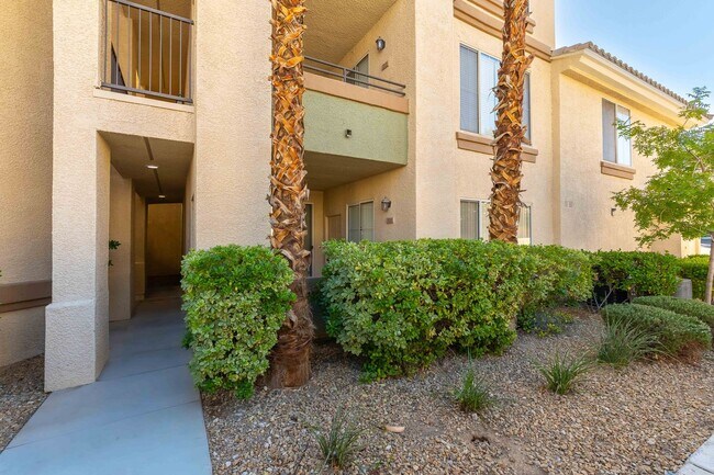 Foto del edificio - Stylish 1-Bedroom Condo with Private Garag...