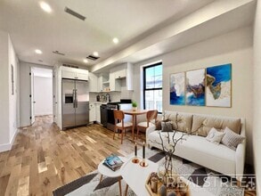 Building Photo - Marconi Pl