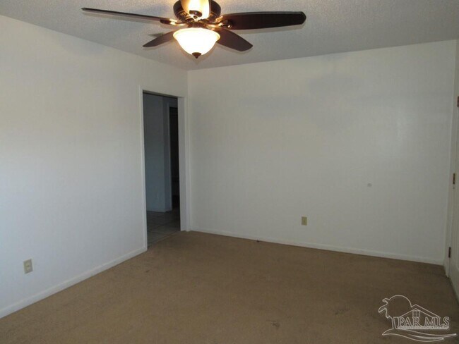 Building Photo - 6303 Green Acres Dr