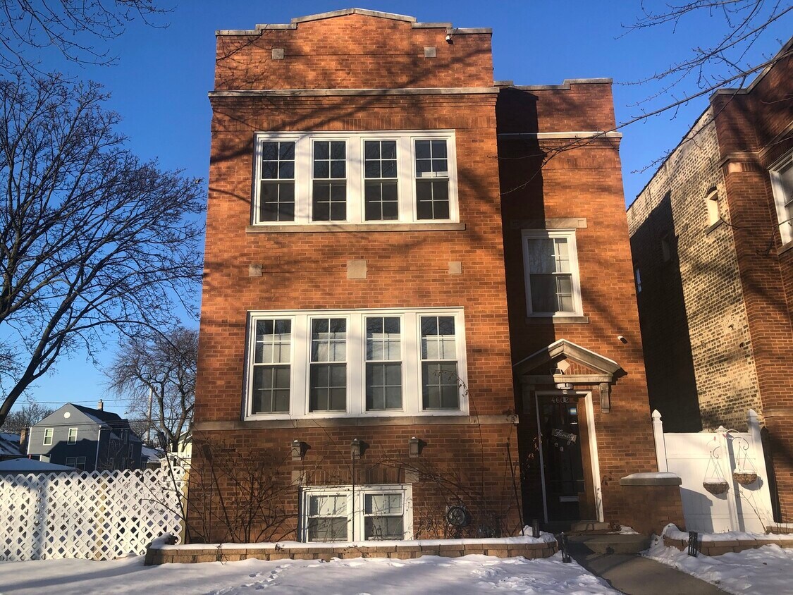 Primary Photo - 4602 N Kenton Ave