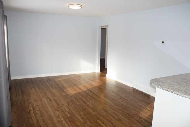 Building Photo - 264 Highland Dr
