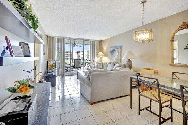 Foto del edificio - 9311 Orange Grove Dr