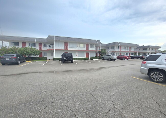 Building Photo - 3200 Lake Osborne Dr