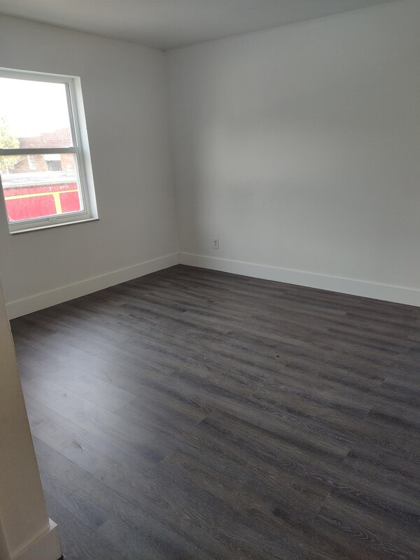 Building Photo - 2911 Chippewa St