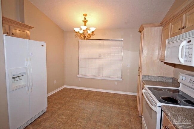 Building Photo - 6250 Starhill Dr