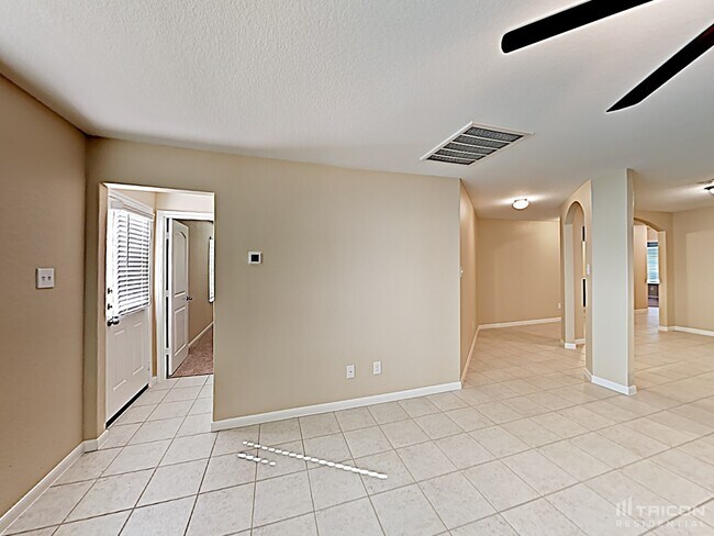 Building Photo - 733 Totem Trail Dr