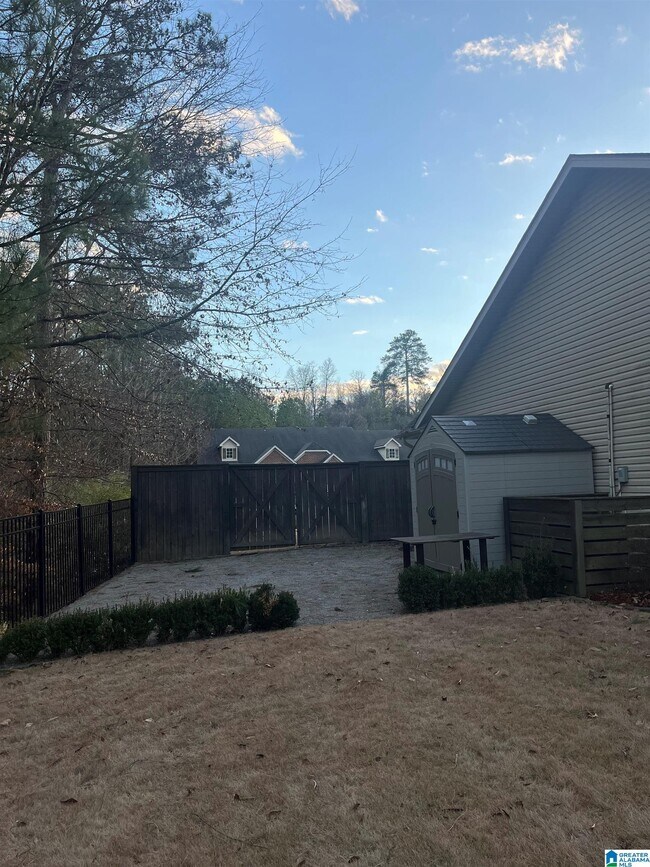 Foto del edificio - 2751 Southwood Ln