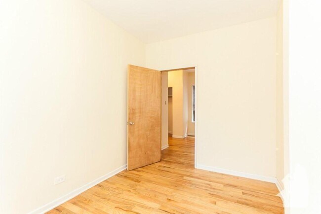 Foto del edificio - 734 W Cornelia Ave