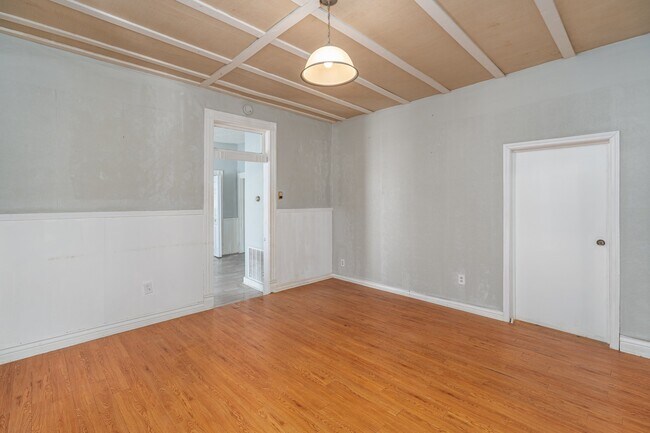 Foto del edificio - 809 Broadway Ave