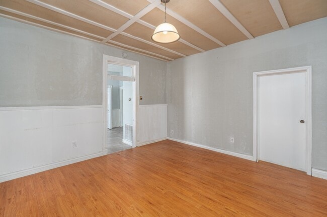 Building Photo - 809 Broadway Ave