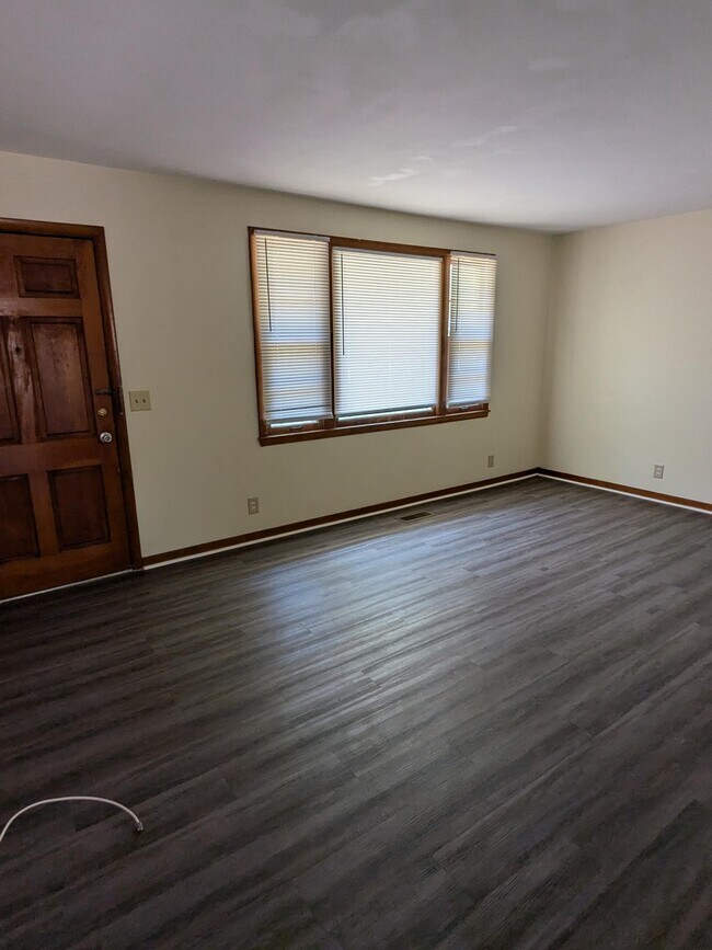 Building Photo - 117 Delft Dr