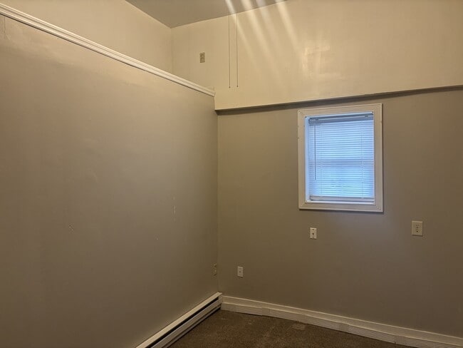 Foto del edificio - 145 E Main St