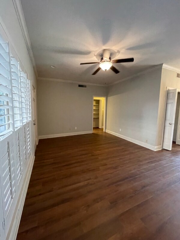Building Photo - 4349 Bellaire Dr S