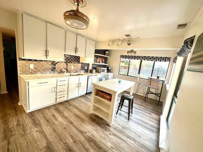 Building Photo - 3924 Whispering Oaks Pl