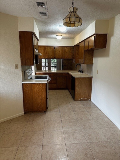 Building Photo - 119 Verna Spur