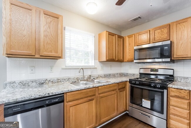 Building Photo - 4107 Shoreside Cir SW