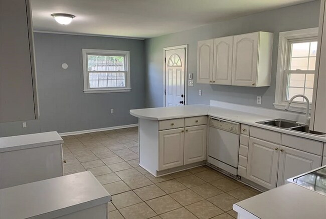 Building Photo - Student Room for Rent Near University of S...