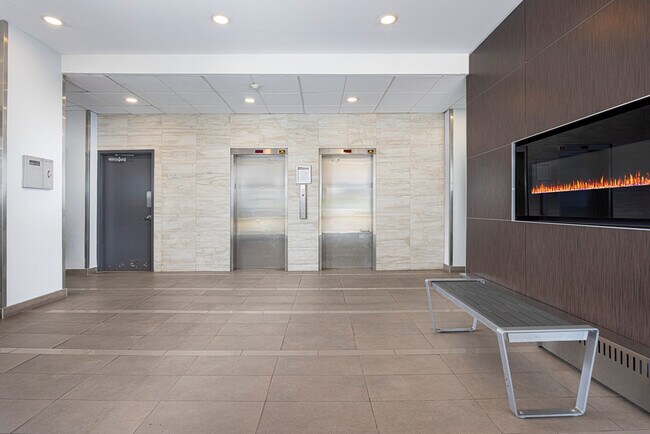 Photo du bâtiment - 120 Dundas St E