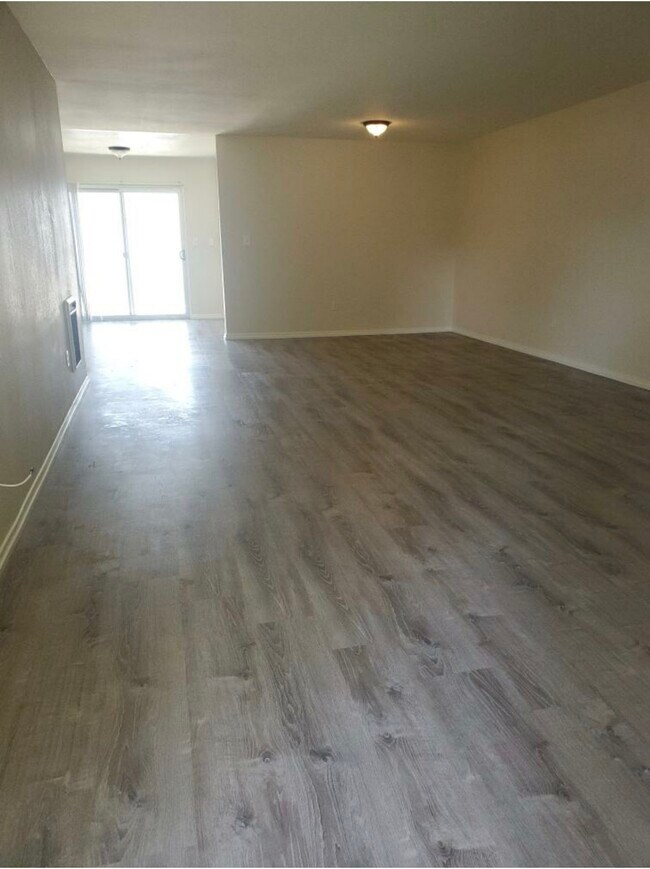 Foto del edificio - 14802 Newport Ave