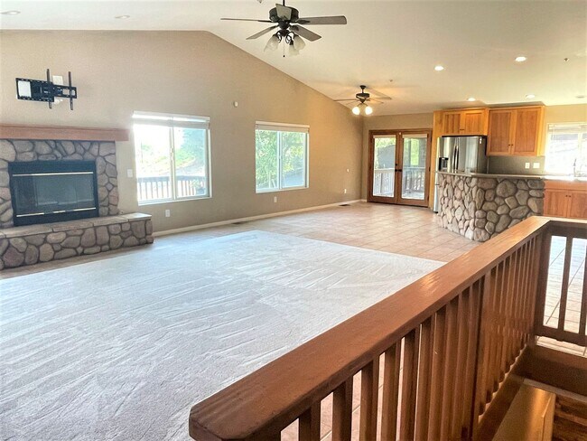 Foto del edificio - Views Galore from this Harbison Canyon Home!