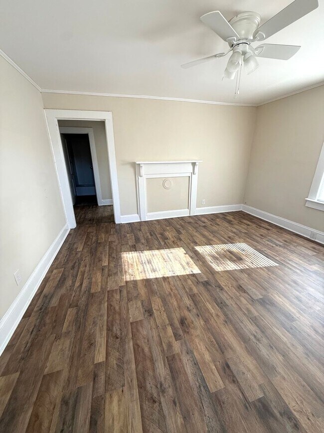 Building Photo - Duplex on Higgs St