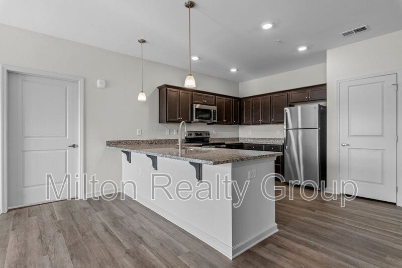 Foto principal - 170 Grove Cir