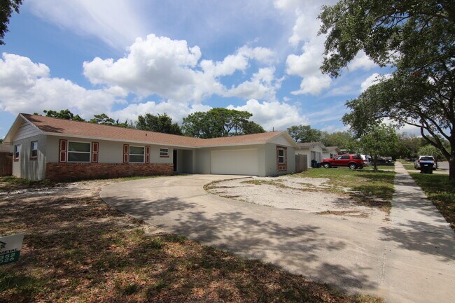 Building Photo - 2224 Dunsford Dr