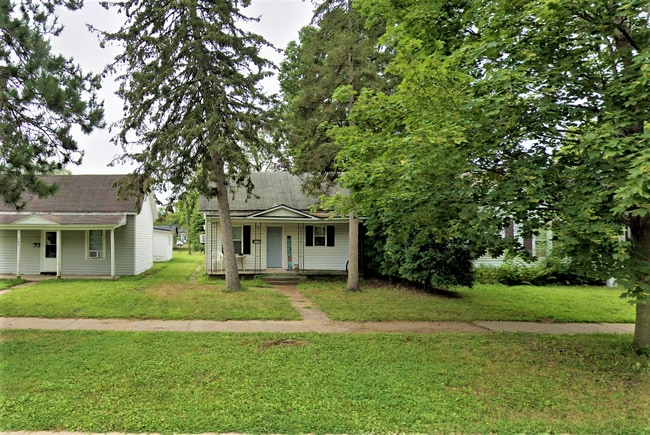 Building Photo - 729 Chippewa St