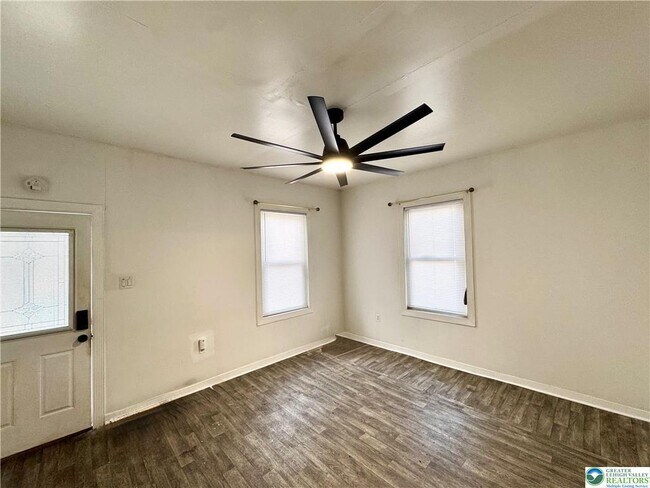 Foto del edificio - 527 Bradley St