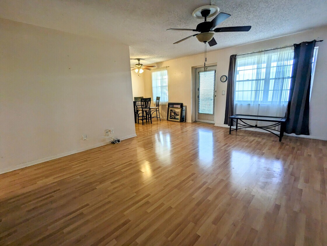 118 Chatham E Unit 118, West Palm Beach, FL 33417 Condo for Rent in