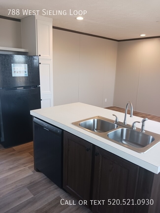 Building Photo - 788 W Sieling Loop