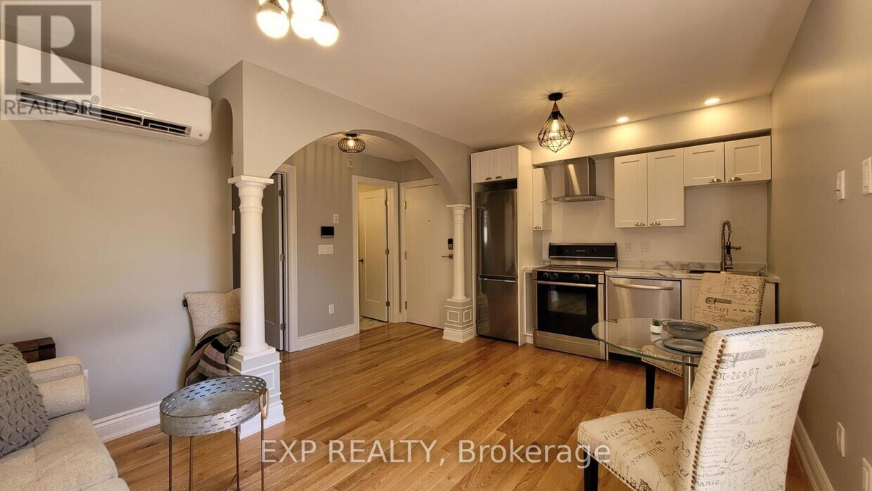 Primary Photo - 159-157-159 James St