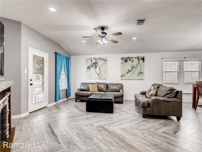 Building Photo - 4 br, 2 bath House - 2341 Garlic Creek Dr