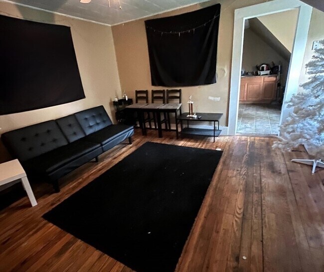 636565 Oak St Unit 3, Bridgewater, MA 02324 Room for Rent in