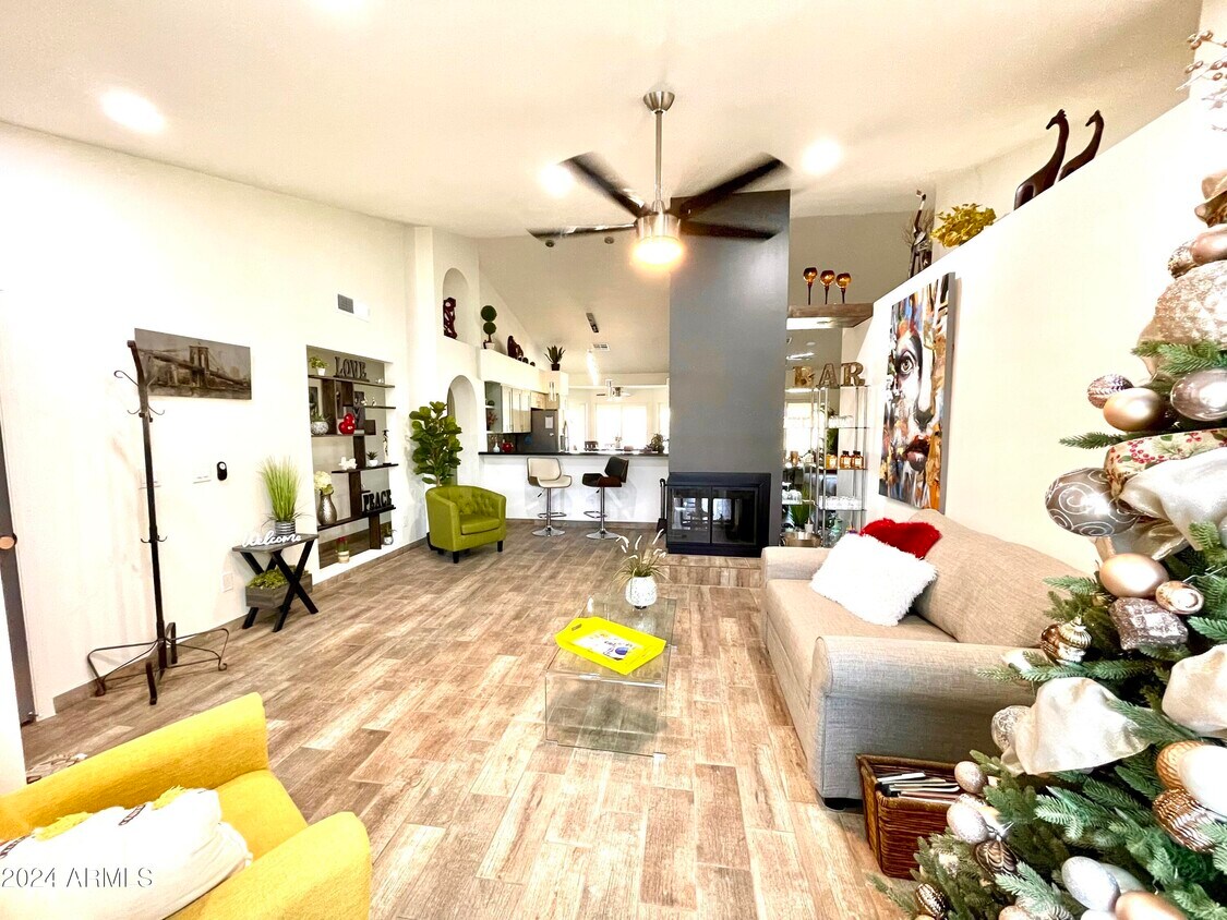 Primary Photo - 11244 W Olive Dr