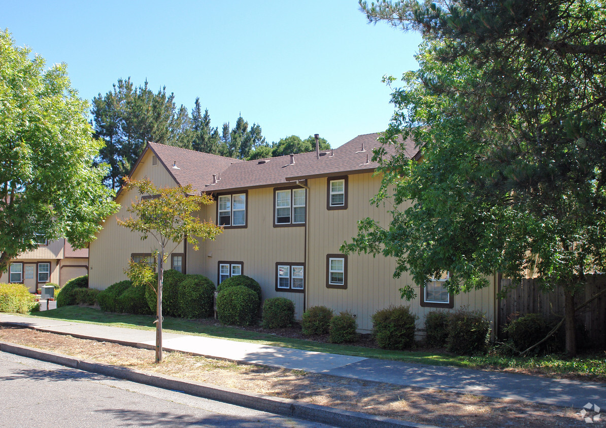 Building Photo - 255 Pleasant Hill Ave