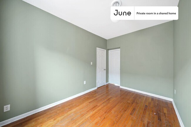 Foto del edificio - Room in Shared 4 bed/1 bath home in Flatbush