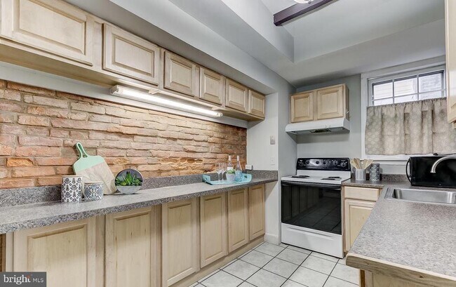 Foto del edificio - 825 S Charles St