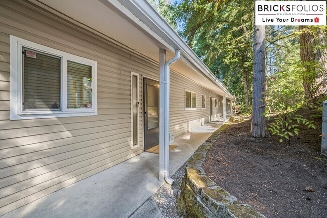 Building Photo - Live Steps from Microsoft | Stylish 2BR Condo with Fireplace & Parking