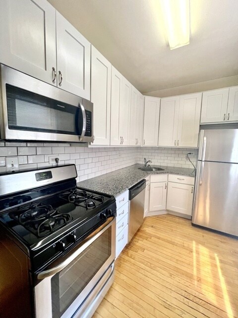 Foto del edificio - 3917 N Southport Ave