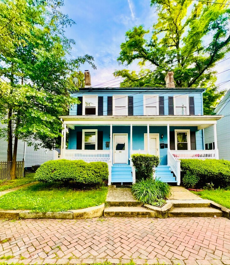 Primary Photo - 223 Rogers Ave
