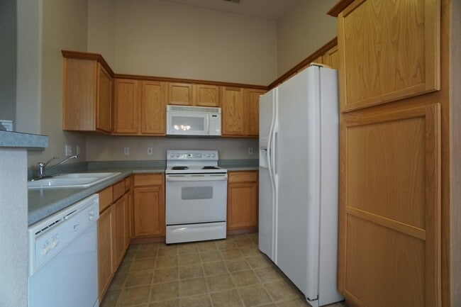 Building Photo - 3944 Riviera Grove