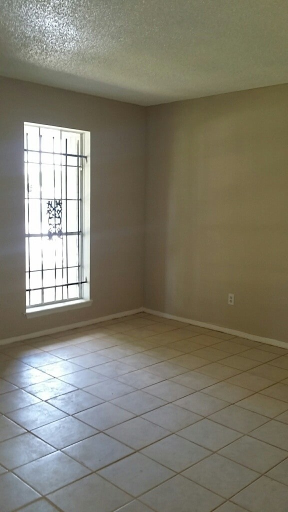 Building Photo - 12111 Mosscrest Dr