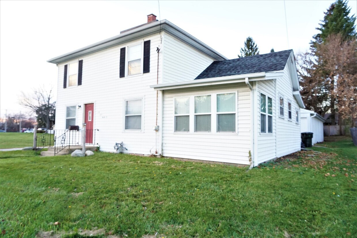 Foto principal - 130 E Main St