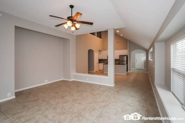Foto del edificio - Need More Space!! 4 Bedroom with an office...