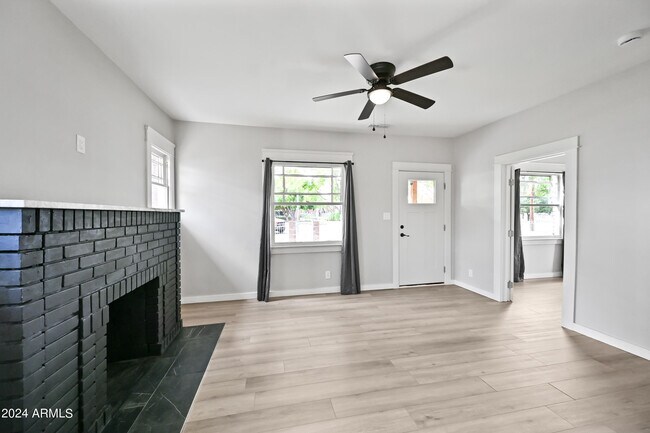 Building Photo - 217 S Sirrine
