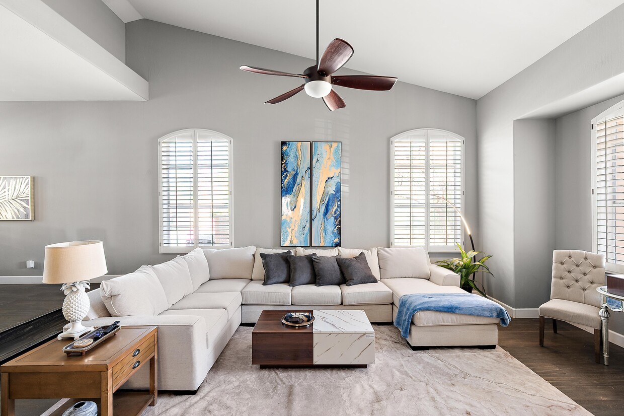 Foto principal - 13010 E Shangri La Rd