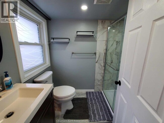 Building Photo - 63 William St