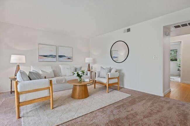 Foto del edificio - 1070 Miramonte Dr